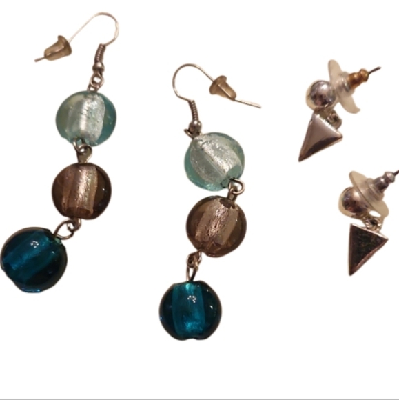 Vintage glass bead earrings and silver stud triangles - Picture 1 of 4